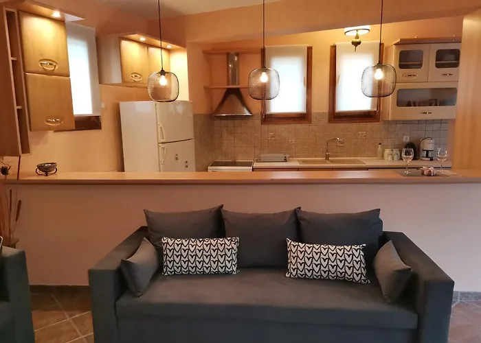 Christie\'S Ground Floor Apartment By The Sea