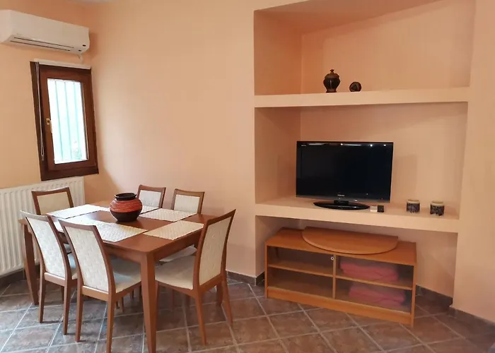Christie\'S Ground Floor Apartment By The Sea